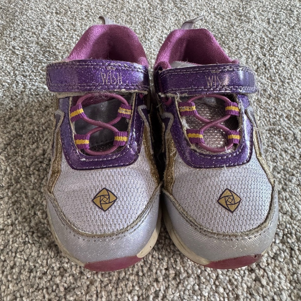 Disney Wish Light Up Toddler Sneakers Size 8